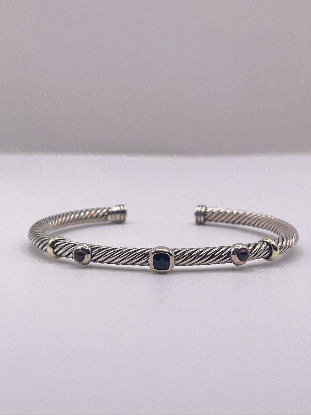 David Yurman 3mm Renaissance Bracelet with Gold, Black Onyx, and Garnet - Picture 3 of 12